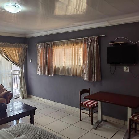 Sibahlenomhlambi Guesthouse Springs  Exterior photo