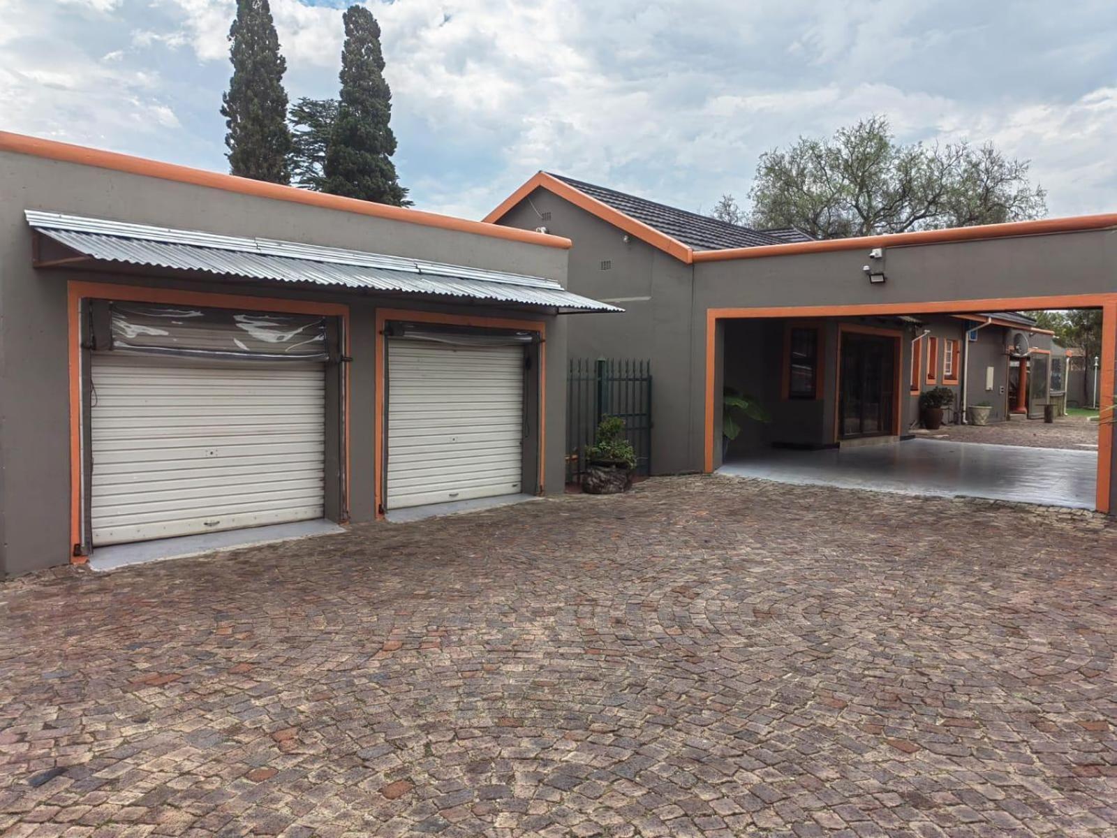 Sibahlenomhlambi Guesthouse Springs  Exterior photo