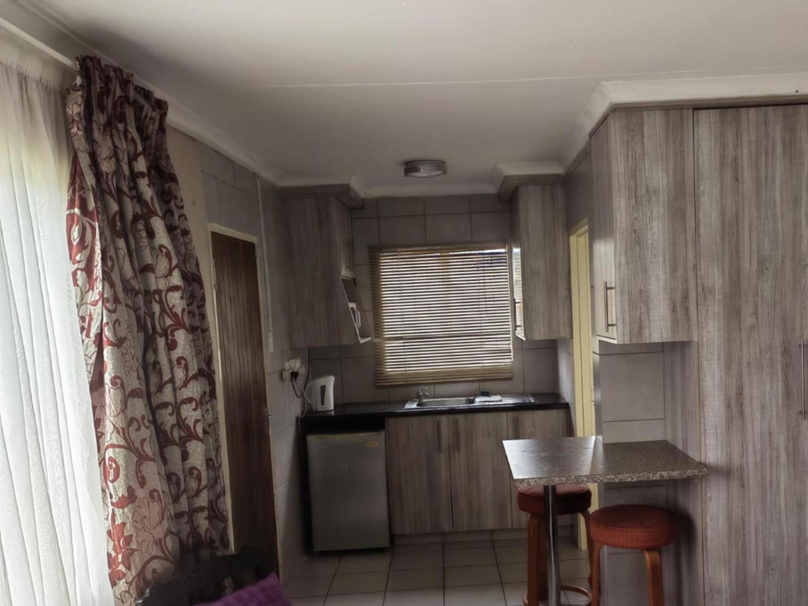 Sibahlenomhlambi Guesthouse Springs  Room photo